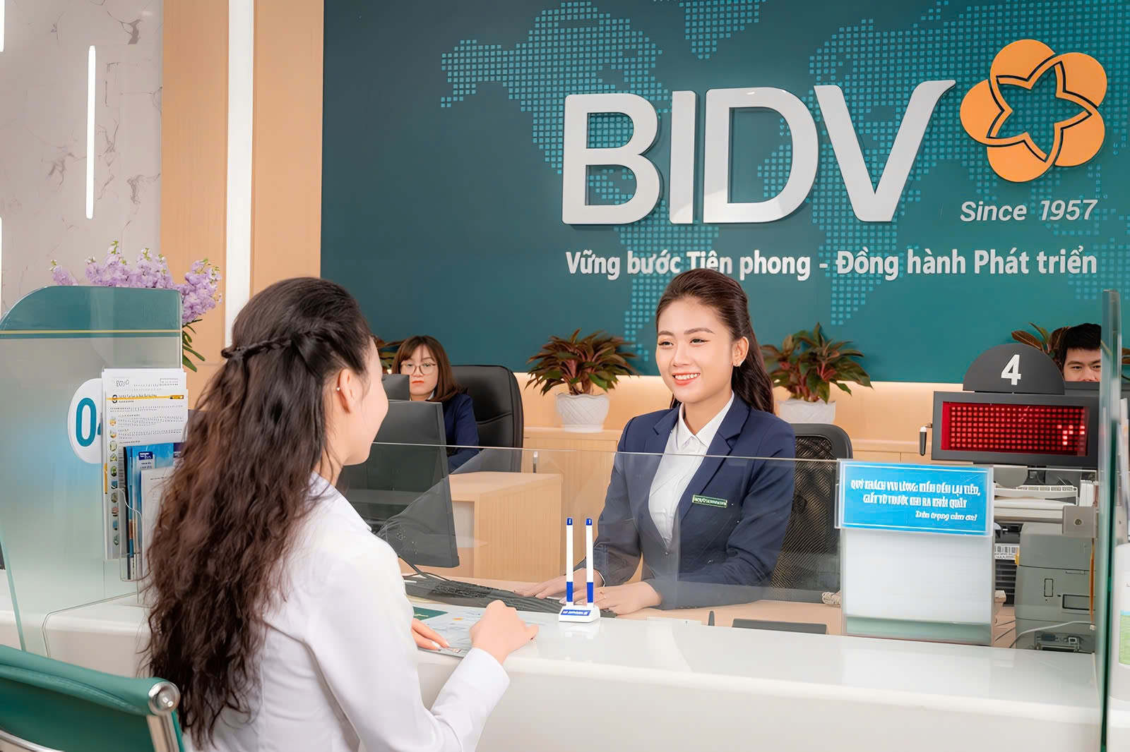 TIN VUI ĐẦU TUẦN: BIDV CHO VAY TỪ 6%/NĂM, VIETCOMBANK CAM KẾT GIẢM LÃI SUẤT